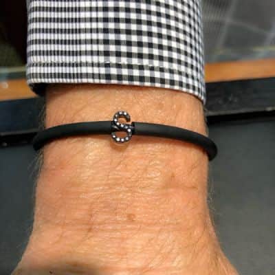 צמיד לגבר אותיות משובצות יהלומים שחורים