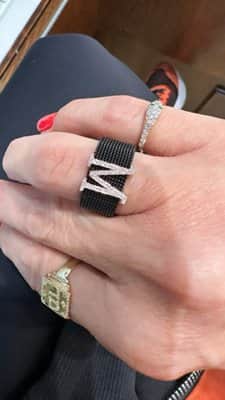 טבעת אות משובצת יהלומים רצועה מפלדת אל חלד