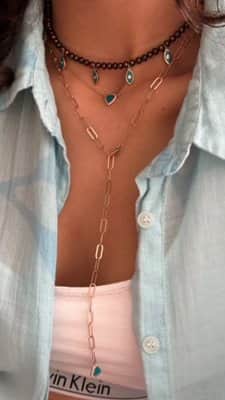 שרשרת סיכות בסגנון עניבה עם לב משובץ יהלומים בקצה