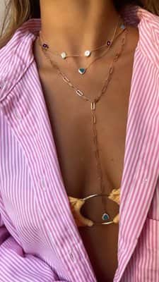 שרשרת סיכות בסגנון עניבה עם לב משובץ יהלומים בקצה