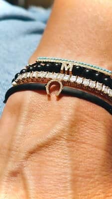 פרסה משובצת יהלומים