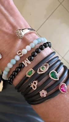 צמיד חרוזים עם אות או לב או כוכב או חמסה משובצים יהלומים