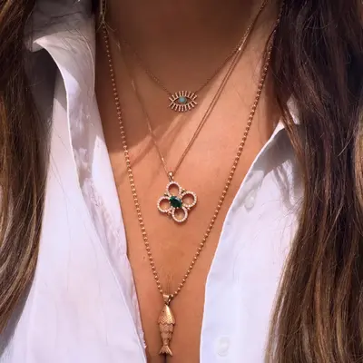 שרשרת תלתן יהלומי מעבדה עם רובי / אמרלד מעבדה