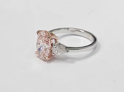 טבעת יהלום מעבדה ורוד בחיתוך אובל
