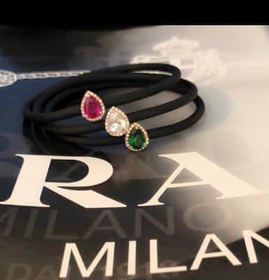 טיפה משובצת יהלומים מסביב