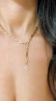 שרשרת אטבים עם אות משובצת יהלומים