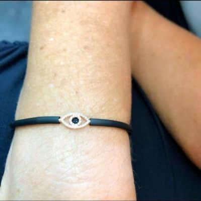 עין משובצת יהלומים אבן מרכזית שחורה