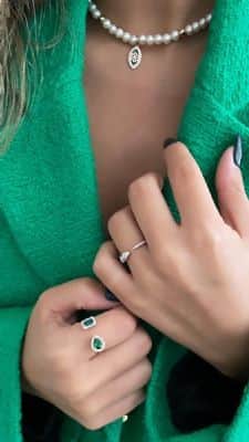 שרשרת פנינים עם זהב ועין אמייל משובצת