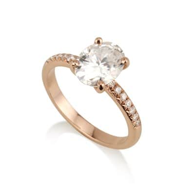 טבעת אבן מוסונייט משובצת בצדדים , טבעת אירוסין